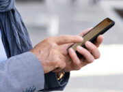 Грозили потерей квартиры: 95-летний пенсионер из Москвы отдал мошенникам 1,5 миллиона