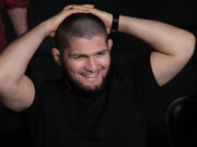 «Была груба с самого начала»: Нурмагомедова сняли с самолёта в США после спора с бортпроводницей