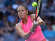 «Мы просто молоды и полны сил»: Касаткина вылетела с Australian Open, Андреева и Шнайдер вышли в четвертьфинал в паре