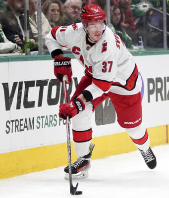 «Доминировал целиком»: Свечников прервал шестиматчевую безголевую серию, Сорокин принёс «Айлендерс» пятую победу подряд