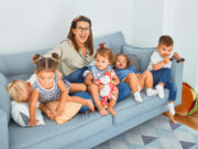 Госдума предложила увеличить число детей в рекламных роликах: «От трех и более»