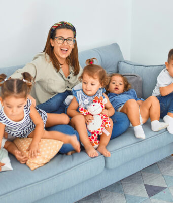 Госдума предложила увеличить число детей в рекламных роликах: «От трех и более»