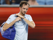 «Мой уровень несколько упал»: Медведев не реализовал четыре матчбола и остался без полуфинала турнира в Дубае