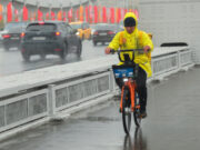 Взялись за велокурьеров: более 5000 нарушений выявлено за три дня