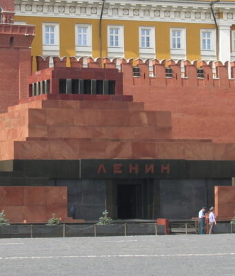 Возвращение Мавзолея: решится ли власть использовать его в качестве трибуны