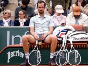 Фиаско Медведева, уверенность Андреевой, слёзы Шнайдер и камбэк Потаповой: как россияне стартовали на «Ролан Гаррос»