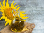 Заливают растворителем: эксперт развенчал мифы о подсолнечном масле
