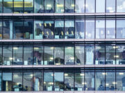 Стало известно, работников каких сфер заставляют идти в отпуск