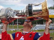 Память о погибших хоккеистах, перстни за 3 млн рублей и отсутствие Никитина: как прошёл чемпионский парад «Локомотива»