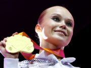 «Безмерно благодарна людям, которые мне помогают»: Мельникова посвятила победу на ЧМ тренеру, врачам и болельщикам