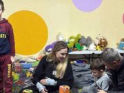 Джоли в Украине: поход в ТЦК и встреча с детьми