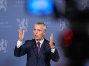 Не рисковать ради Украины. Мемуары экс-главы НАТО