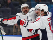 Не стар, а суперстар: Овечкин отдал пас-конфетку из «офиса», забросил в пустые ворота и продолжил бить рекорды