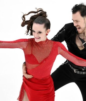 «Боялась, что могут увести»: Жданова и Бабаев-Смирнов о тяжести ожидания, роли бабника, запасе колготок и участии в шоу