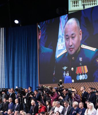 «Настоящий воин»: коллеги рассказали о принявшем участие в «Прямой линии» с Путиным, Герое Очир-Горяеве