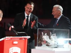 Выехал на кабриолете, послушал Овечкина и извинился за уход: «Детройт» устроил шикарную церемонию для Фёдорова