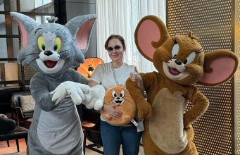 «Весь мир встрял»: звезда «Глухаря» рассказала об обстановке в ОАЭ после взрывов