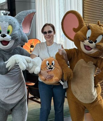 «Весь мир встрял»: звезда «Глухаря» рассказала об обстановке в ОАЭ после взрывов