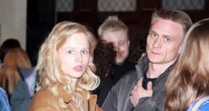 Саша Бортич спалилась в фойе с тайным спутником, пока сама встречается с Давидом Сократяном