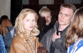 Саша Бортич спалилась в фойе с тайным спутником, пока сама встречается с Давидом Сократяном