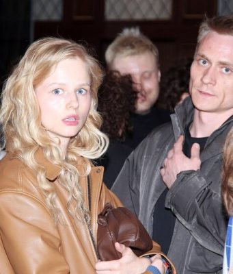 Саша Бортич спалилась в фойе с тайным спутником, пока сама встречается с Давидом Сократяном