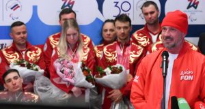 «Устали, но держались до последнего»: российские паралимпийцы триумфально вернулись домой и ждут встречи с президентом