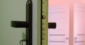 У москвичей конфисковали квартиру, тайком переданную в субаренду мигрантам