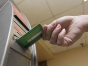 Почему вдруг перестали работать деньги: без Интернета нельзя ни заплатить, ни получить услугу